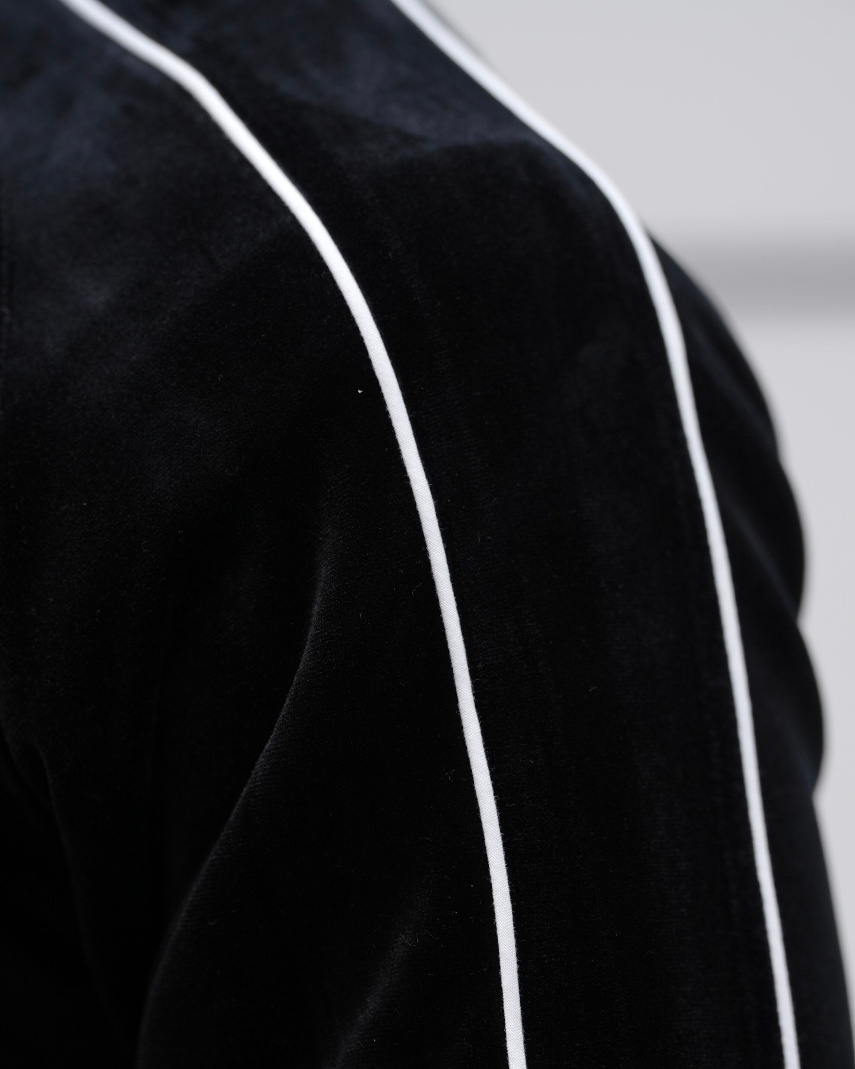 CROSS ZIP SWEAT JACKET BLACK【BB25017】 | BELINDA OFFICIAL