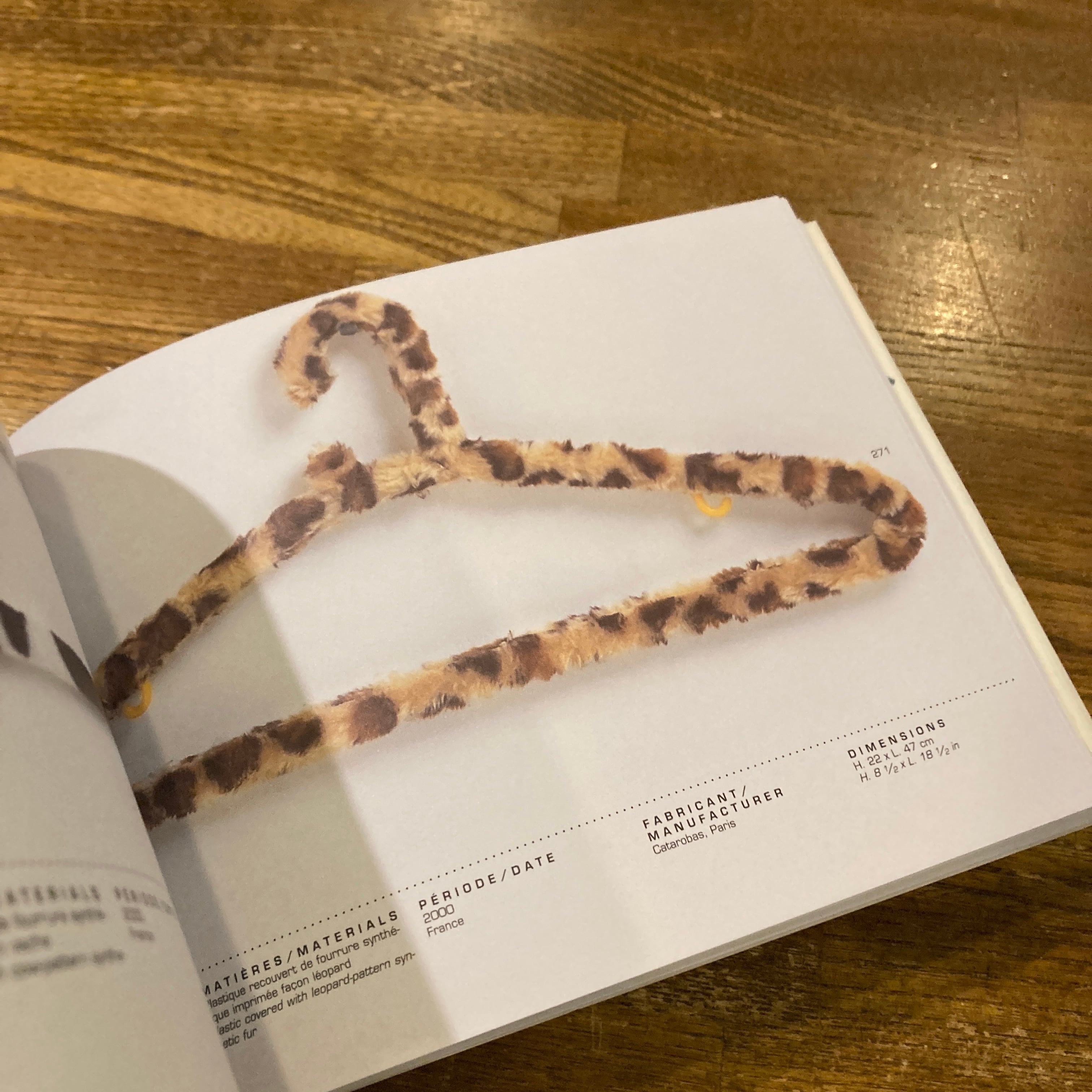 CINTRES HANGERS / Daniel Rozensztroch | 百年