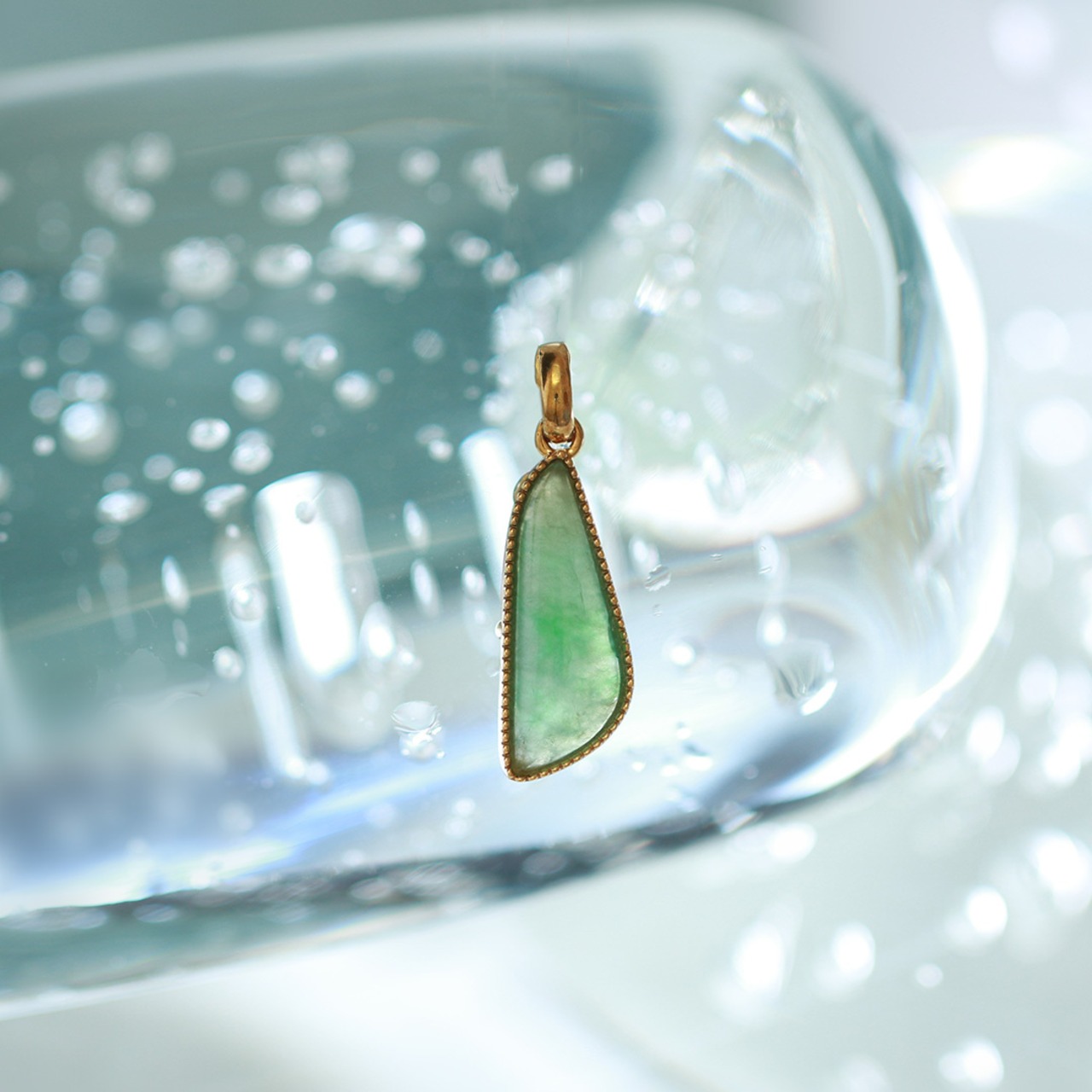 透き通る緑 K10YG 翡翠ペンダントトップ 1点物！A貨翡翠 jd_pt1244