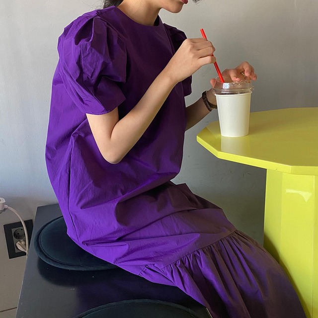 ワンピース レディース 送料無料 2色 フレア シャツワンピース クルーネック 半袖 ミモレ丈 ウエストマーク オーバーサイズ リラックス おしゃれ ナチュラル かわいい かっこいい こなれ感 スタイル 小顔見せ 着痩せ 体形カバー インスタ トレンド きれいめ エレガント ルーズ カジュアル キュート フリル ギャザー シャーリング ゆったり フレア  大人かわいい 上品 無地  ブラック 黒 モノトーン ゆる ドレープ ふんわり ボリューム ティアード デート お出かけ 大きいサイズ プラスサイズ