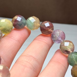 no1.多彩な変わった色合いフローライト・ブレスレット