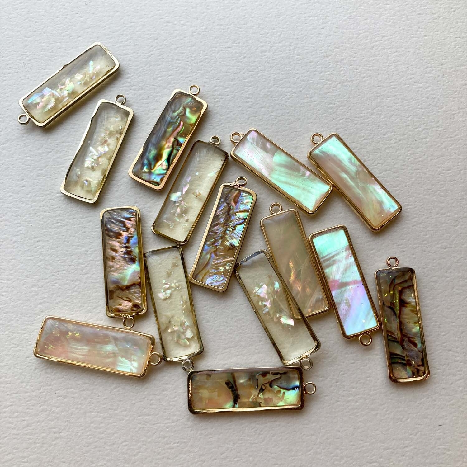 ゴールド　アクセサリーまとめ売り　2kg 以上 再入荷〉長方形シェルゴールド縁取りチャーム | Dua