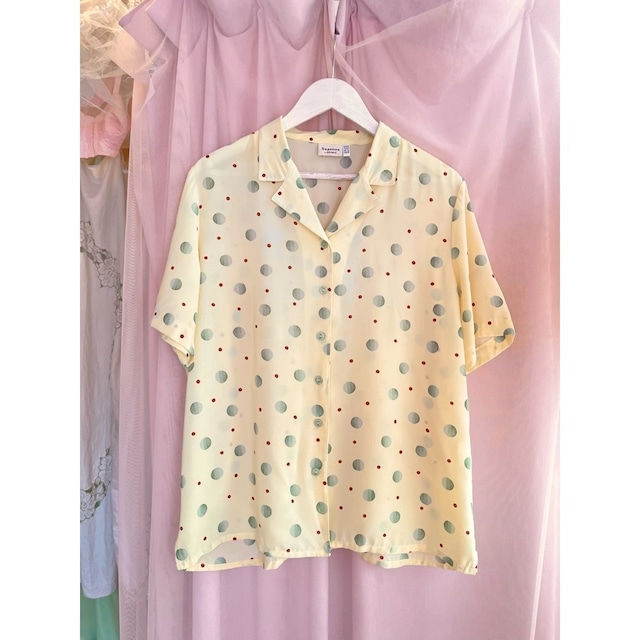 polka dots shirt