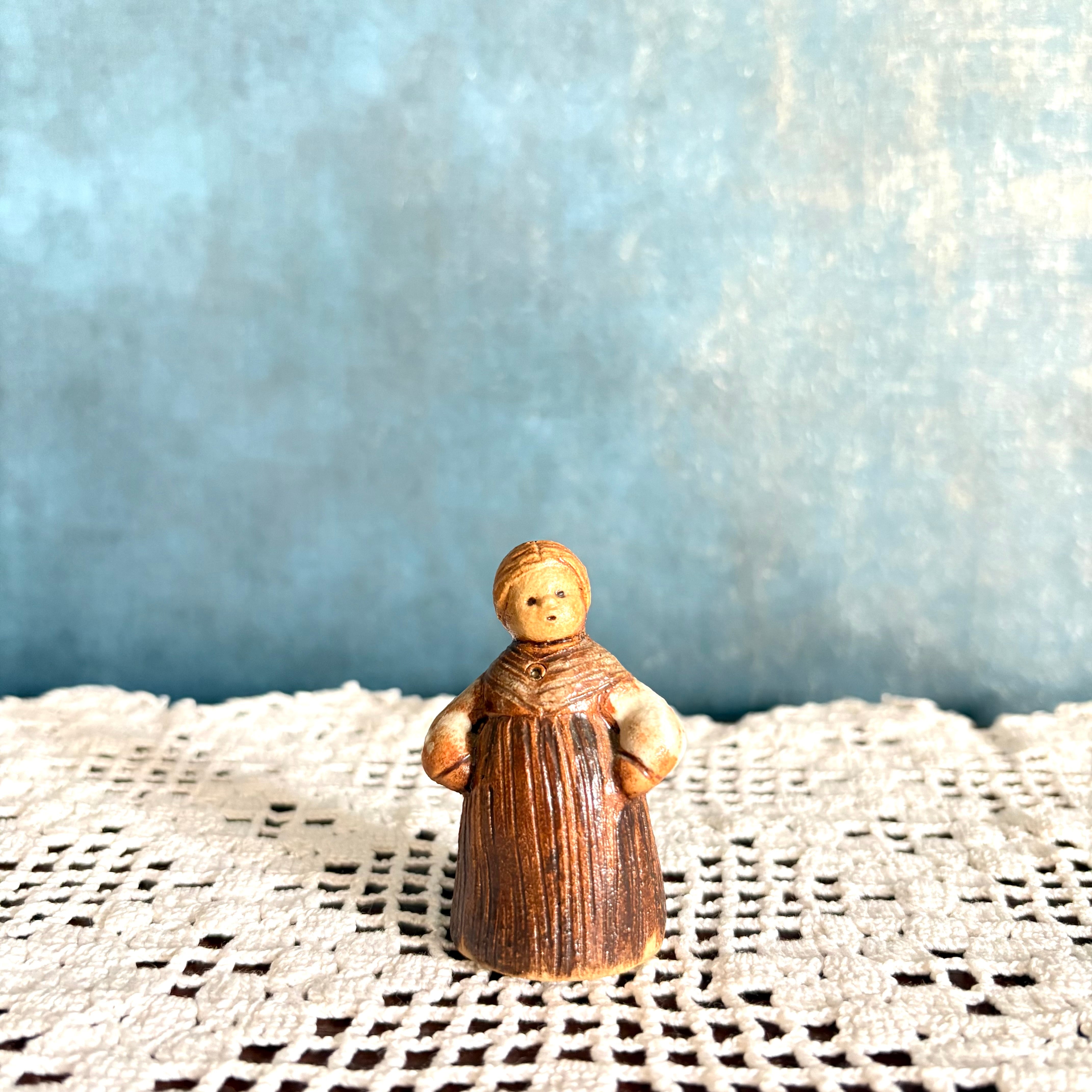 Rosa Ljung vintage cat figurine ୨୧⁎༶ロサユング 見上げるお座り猫