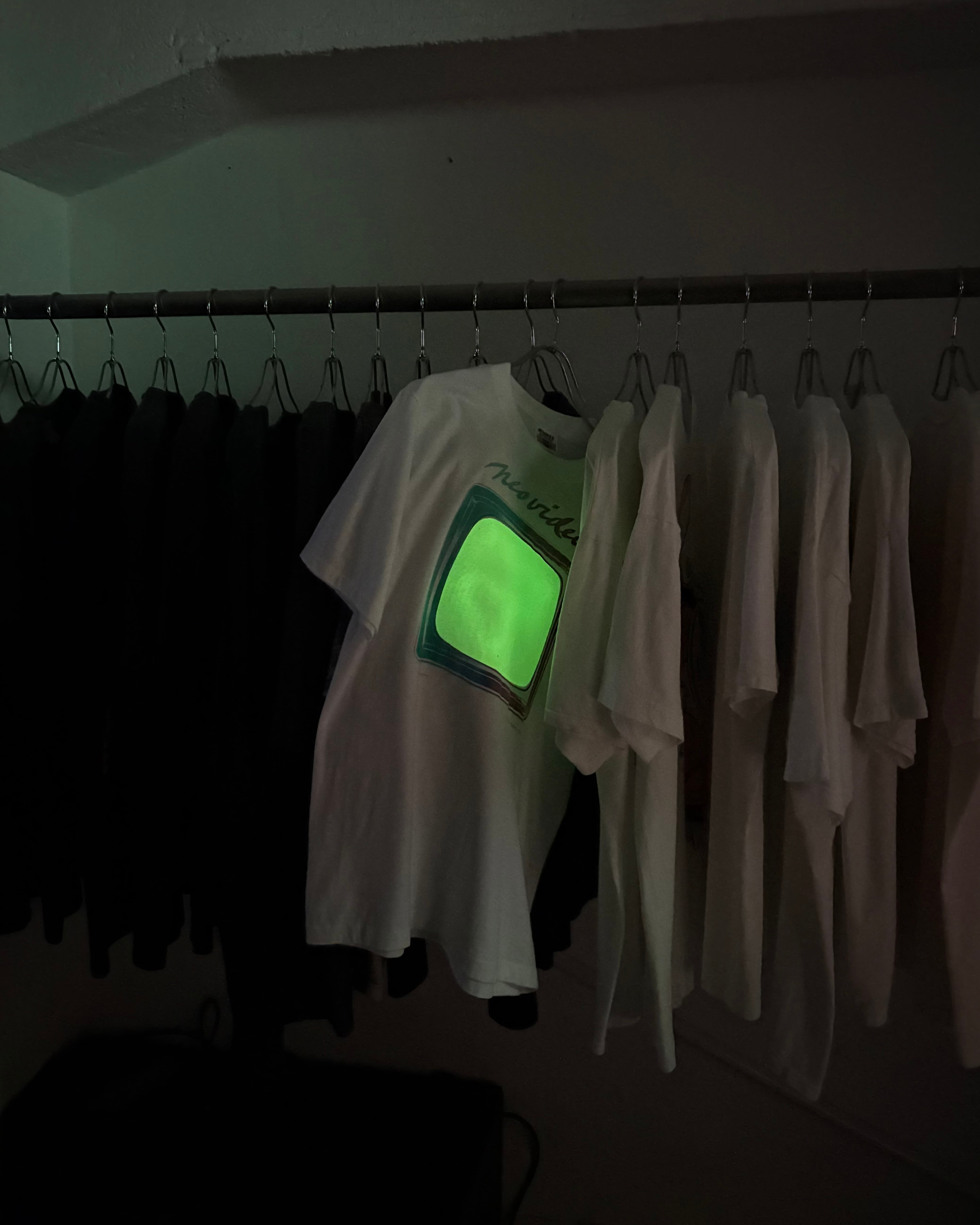 80s SUNBELT Sportswear "Neovideo" 蓄光 Black Light Print S/S Tee