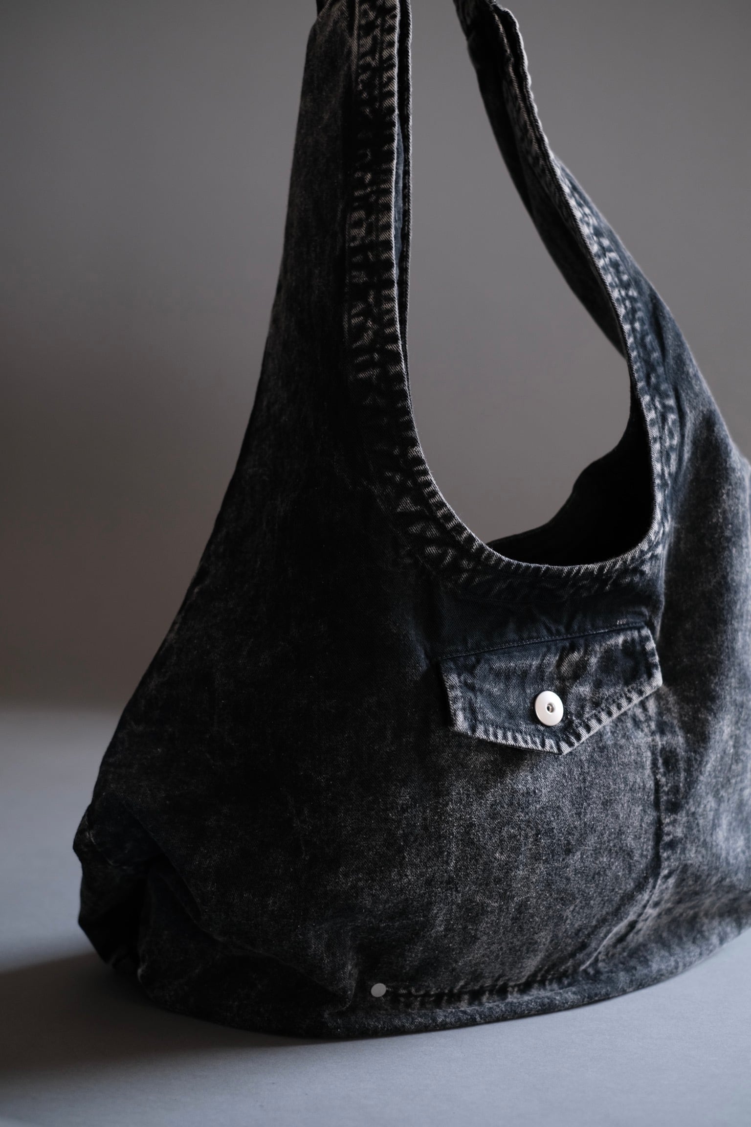 OMAR AFRIDI / BODY SHOULDER BAG | LIVING OMAR AFRIDI / BODY SHOULDER BAG | LIVING