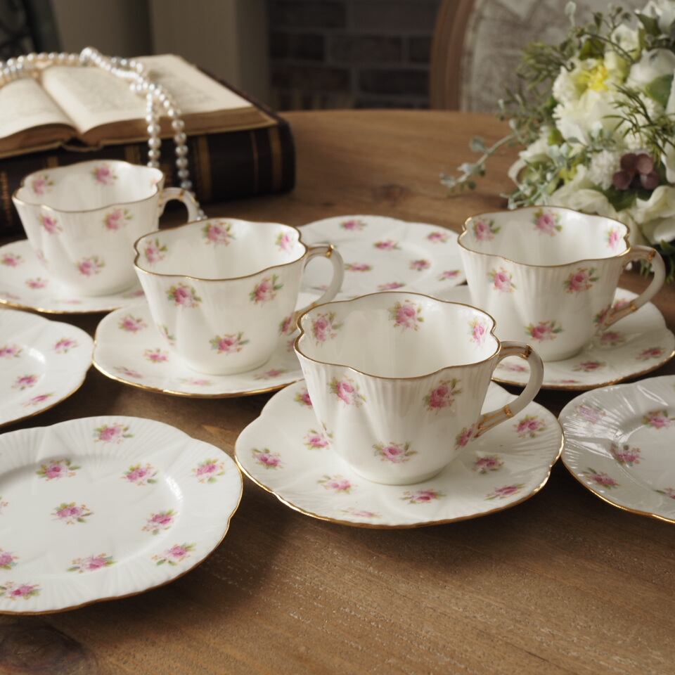 可愛い】英国シェリーWileman 小さめサイズの可憐なアンティークトリオ