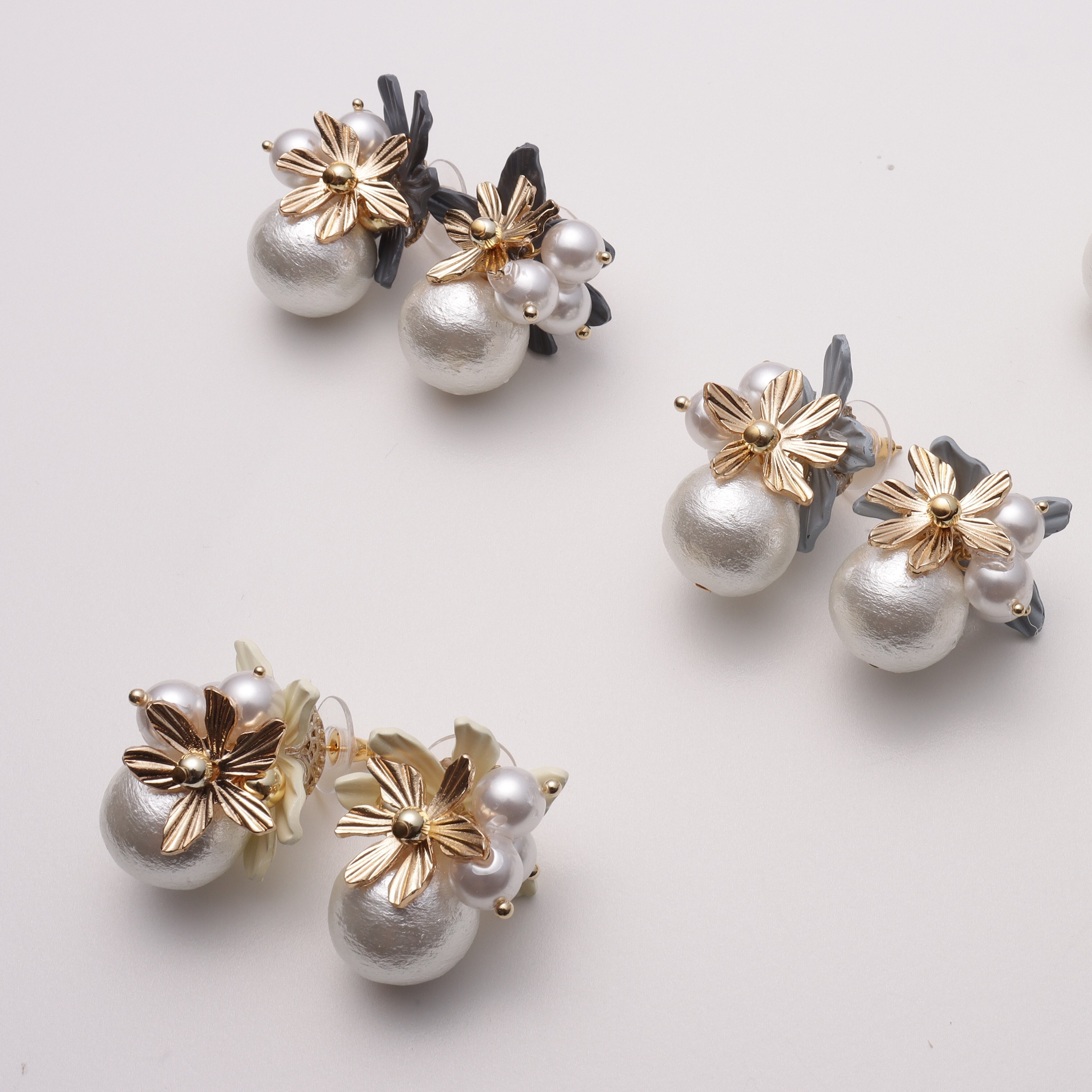 メタルフラワーコットンパールピアス/イヤリング conte メタルフラワー×コットンパール ピアス イヤリング