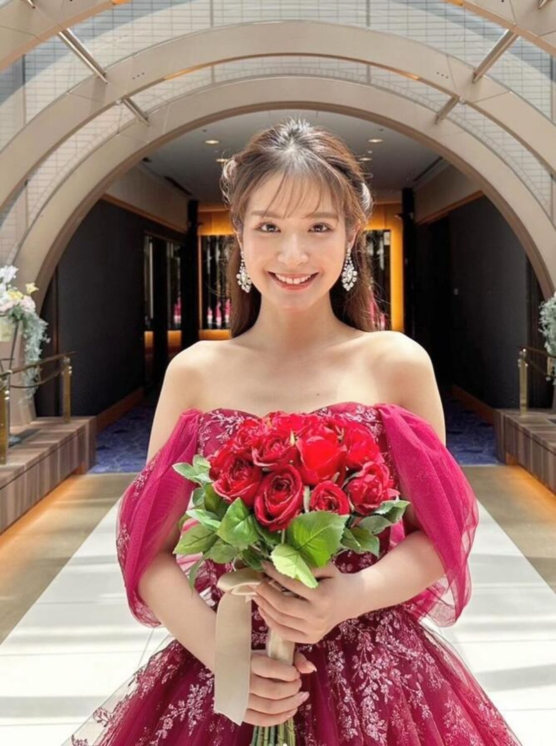 豪華！ 赤 カラードレス キラキラ光る刺繍 オフショルダー ブライダル  