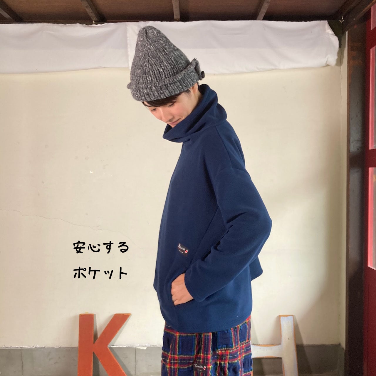 オフタートルプルオーバー Girl's軽く暖かいフリースのインナー 53C15