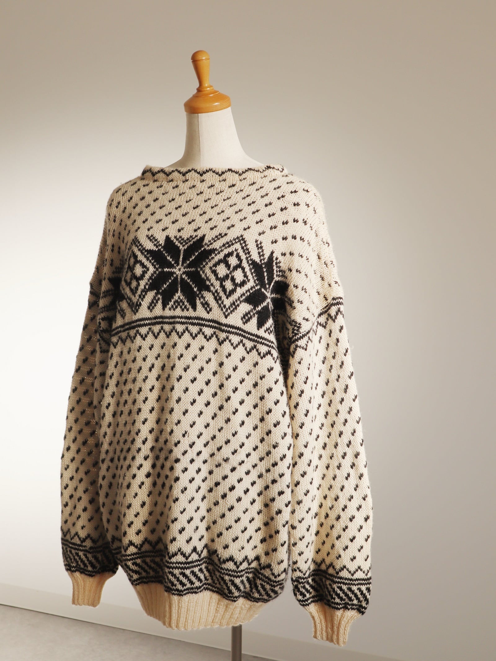 ●snowflake pattern wool sweater