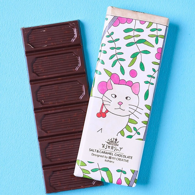有機スパイス＆クランチチョコレート(いすに休んでいる女の人)／Artisan