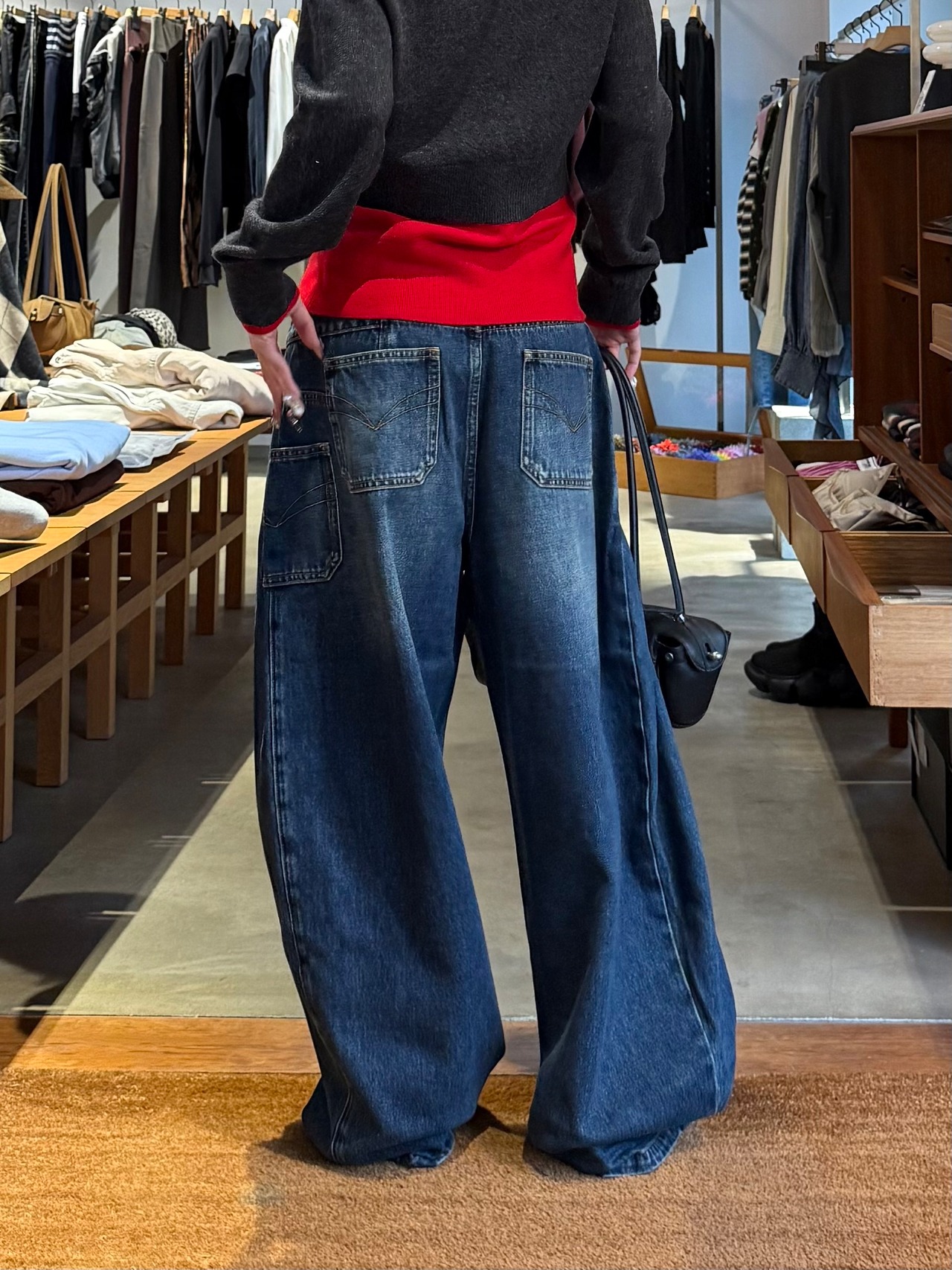 【26AW | WOMEN】Feng Chen Wang フェンチェンワン / デニム / BLUE WASHED DECONSTRUCTED DENIM PANTS　FUF22TR04 - 2