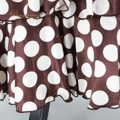 フラメンコ 衣装 ソニアジョーンズ SONIA JOHNES トップス ファルダ スカート ツーピース セットアップ 水玉 ドット ボランテ フリル 光沢 高級感 ブラウン系 グリーン系 ホワイト系 高級 衣装 きれいめ おしゃれ デザイン 可愛い 女性用 パーティー コスチューム フラメンコスタイル オシャレ感 ラグジュアリー ツーピーススタイル