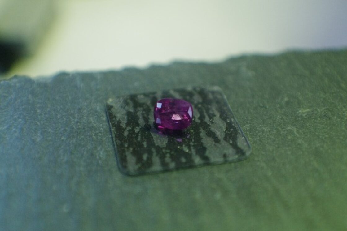 非加熱処理・天然カシミール サファイア 0.837ct パキスタン 
