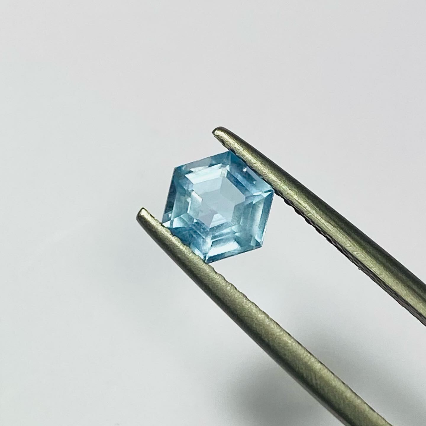 雪の結晶みたいなアクアマリン