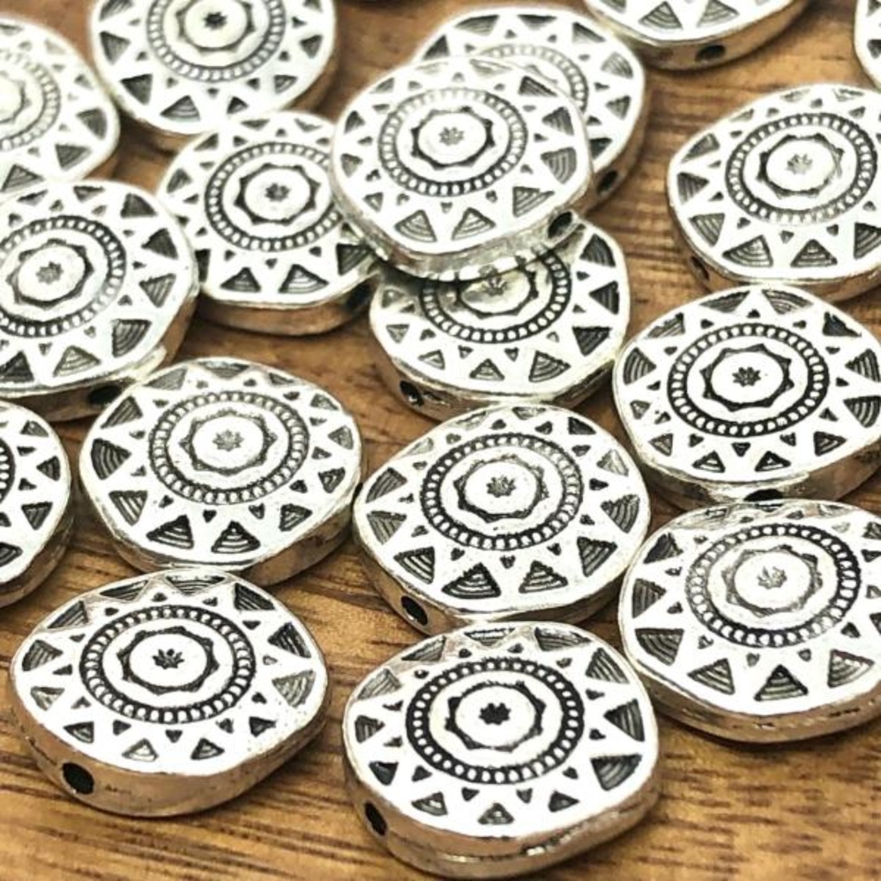 【2個】サンデザインラウンドメタルビーズ/スペーサー/太陽