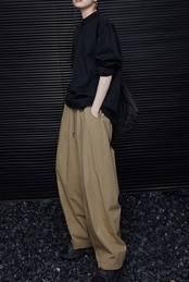 カーキワイドパンツ
