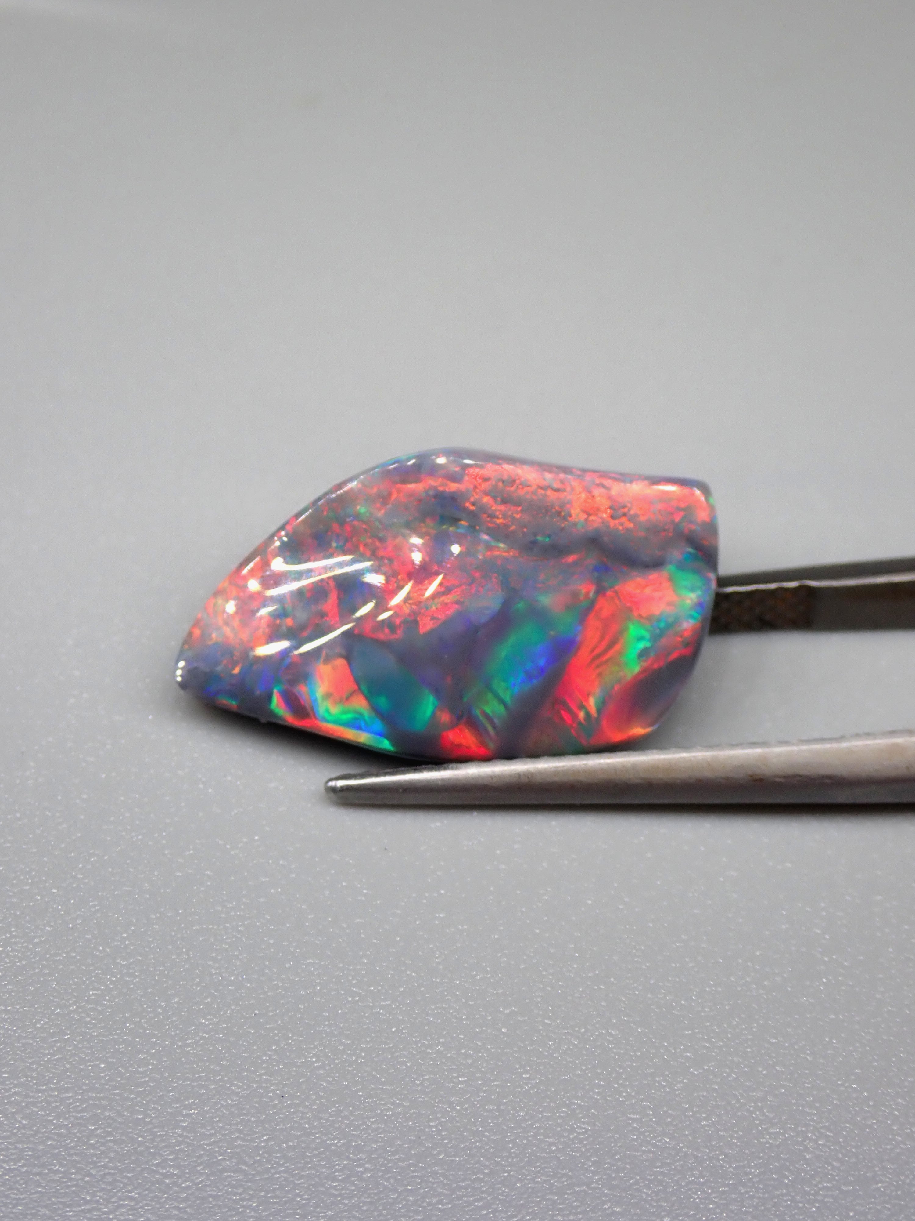 錦秋の山並み》大粒ブラックオパール 6.250ct ルース | シークレット