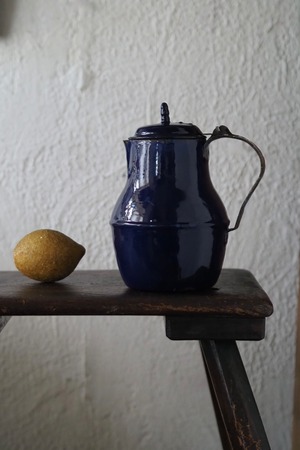 深い青のコーヒーポット-antique enamel coffee pot