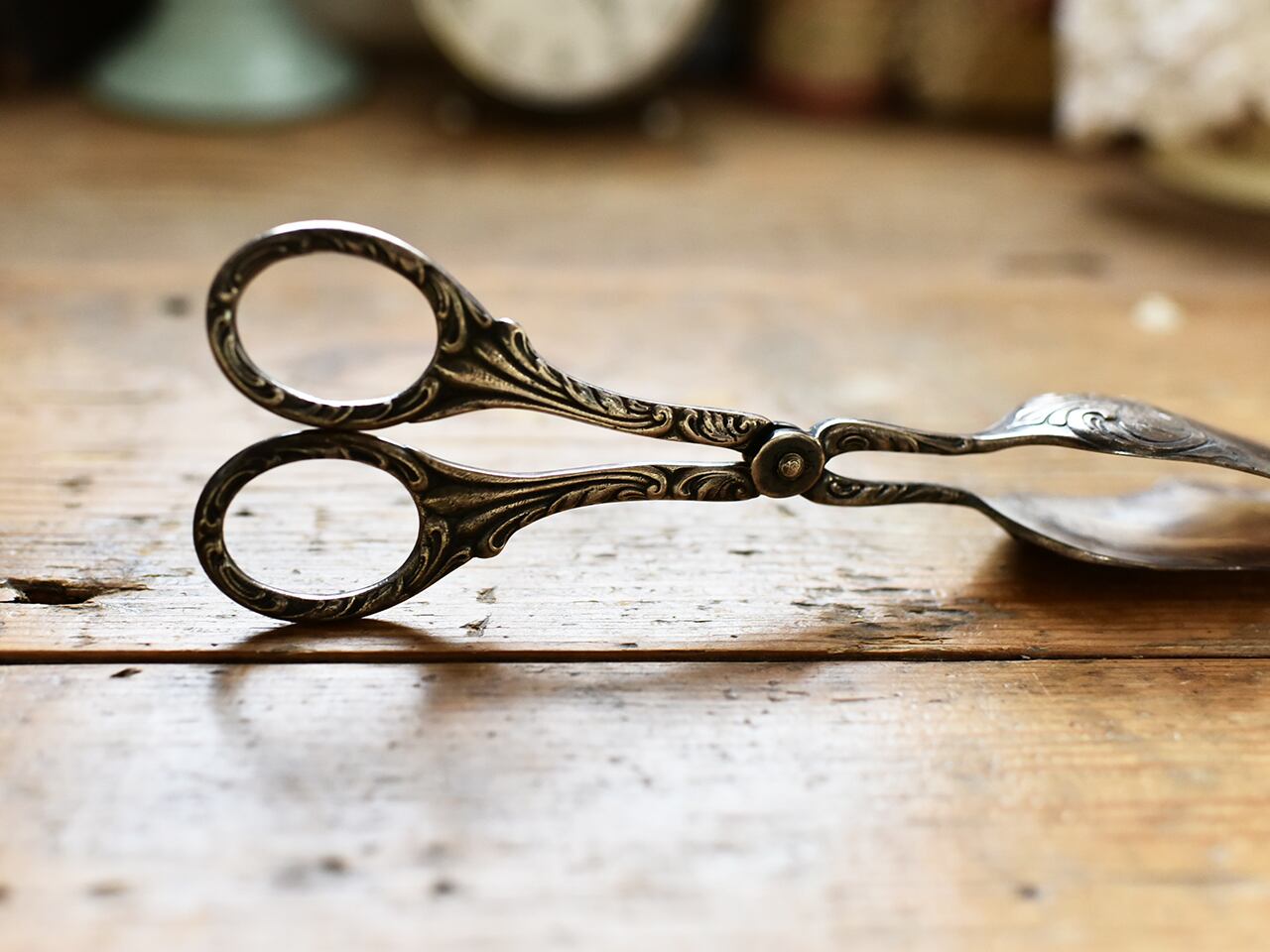 装飾が素敵なサーバートング(B) フレンチブロカント