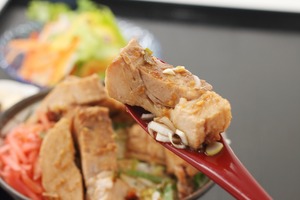 【ばら売り】名物！一風亭の厚切りげんこつ焼豚400g【化粧箱無し】