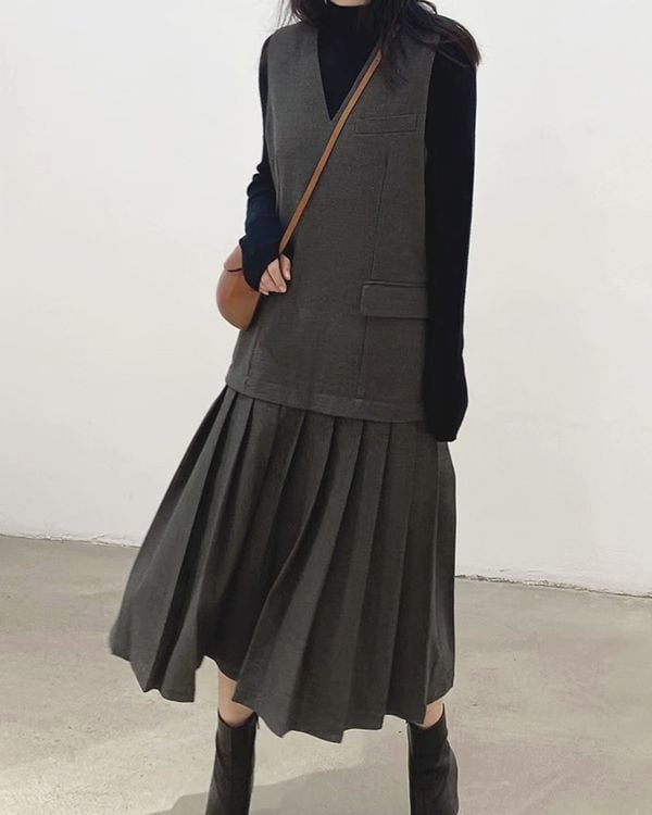 V neck low waist pleated Dress  22676