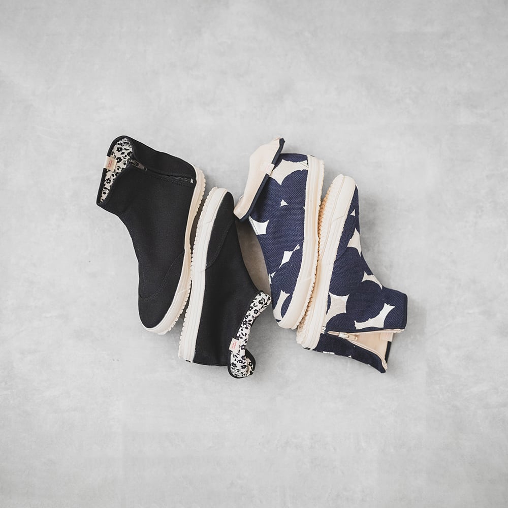 ハイカットシューズ TABI ブラック （裏地 白地黒小花）0.5cmUPが