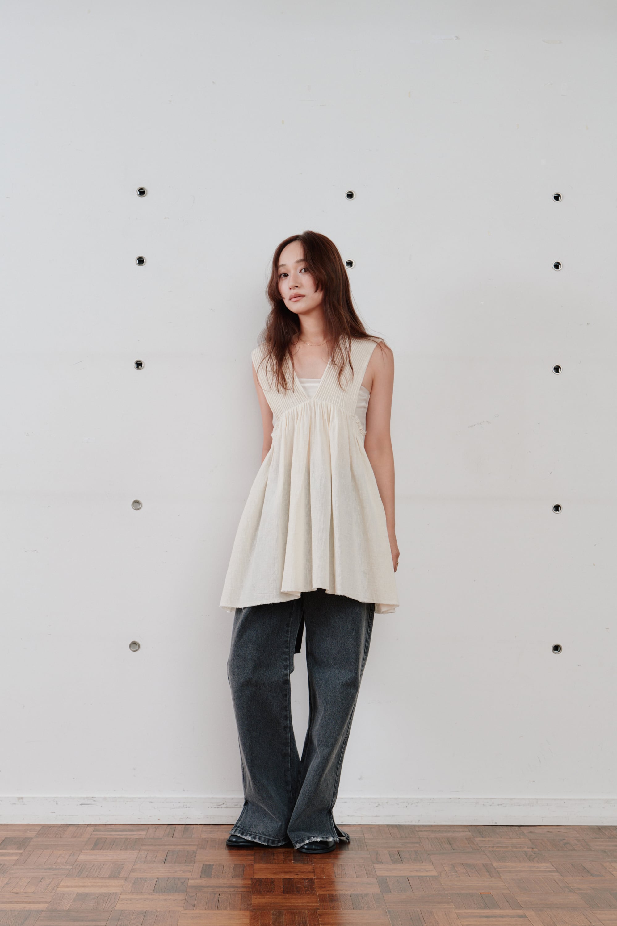 Hella cotton crepe gather top コットンクレープギャザートップス