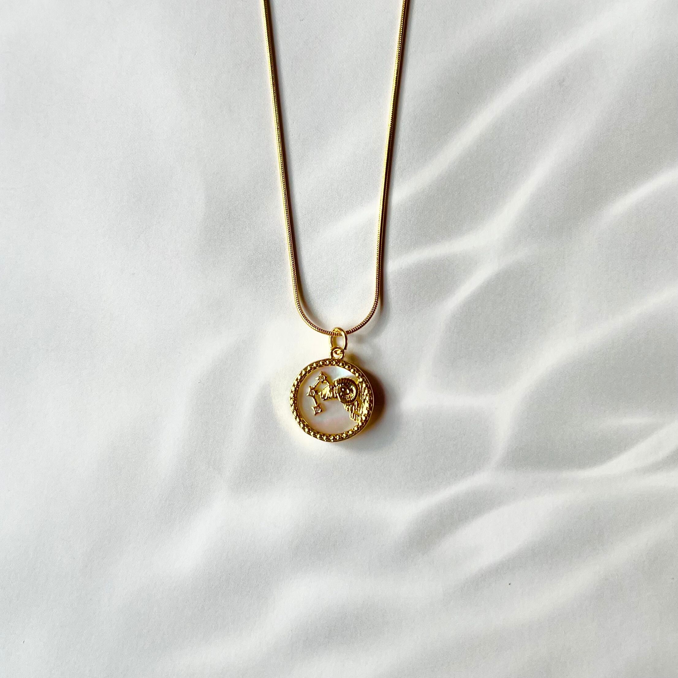 おひつじ座〉星座シェル コインネックレス 18KGPサージカルステンレス