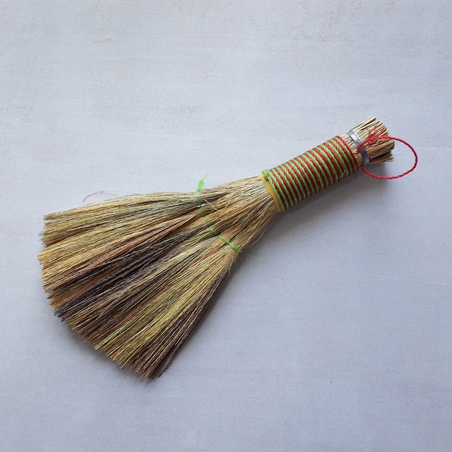 送料無料 ミニほうき ハンドメイド ベトナム産 かわいい卓上ほうき セレクトショップ Koguma