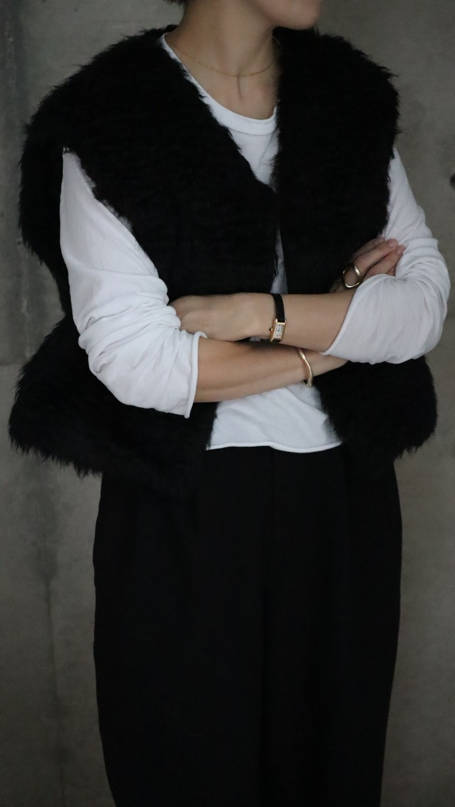 先行 curly fur gilet (black)