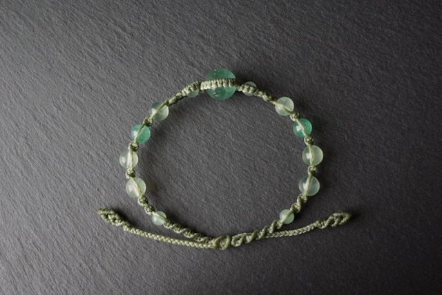 アベンチュリン＆プレナイトのお守りマクラメブレスレット＜悪縁を絶つ、人間関係のお守りに＞【紐色チェンジ可】