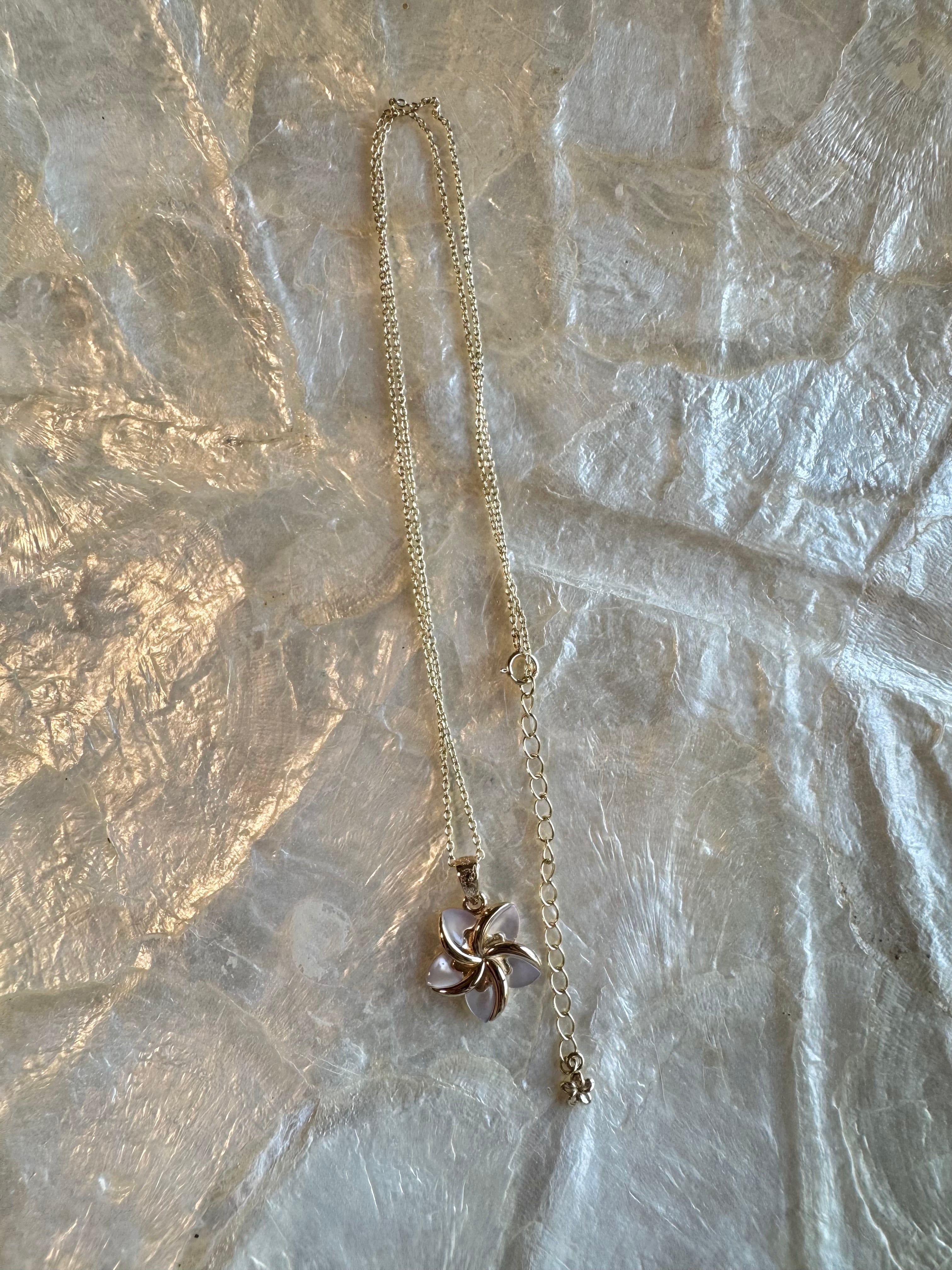 Plumeria shell necklace Hawaiian jewelry(ハワイアンジュエリー