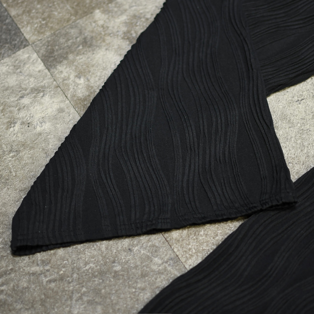 design wave pleats wide pants black