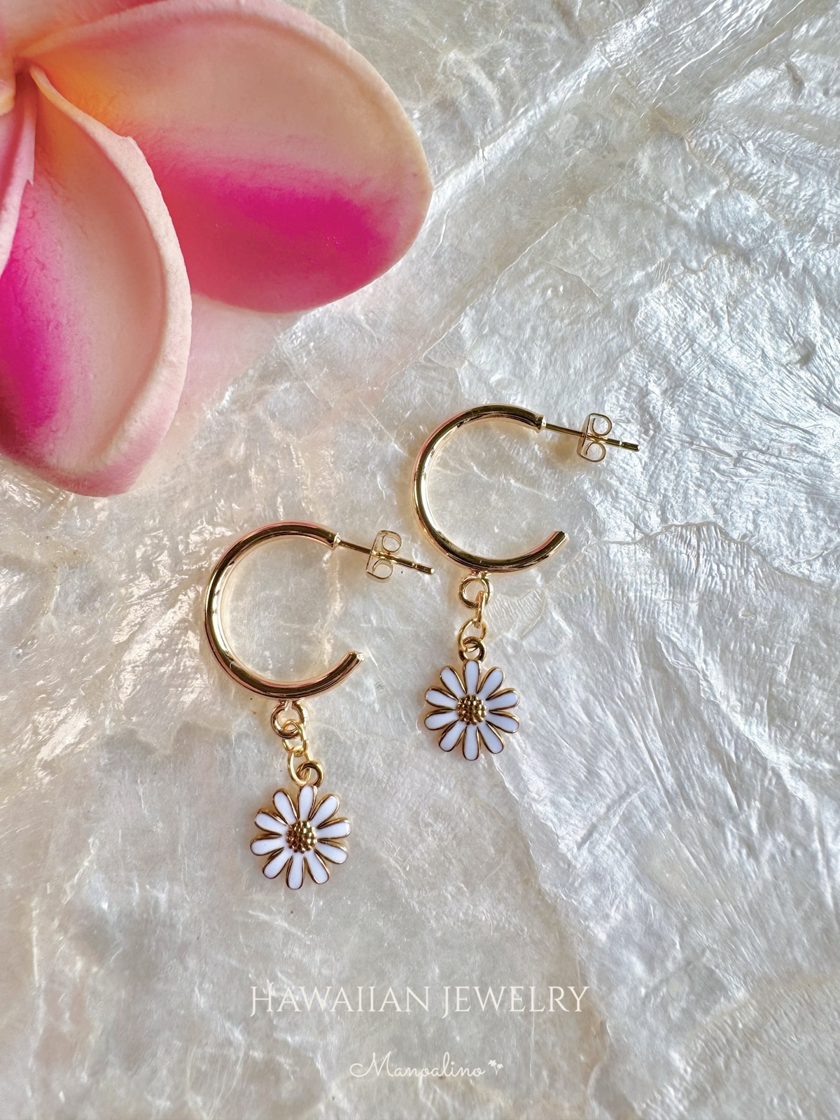 White flower earrings(ホワイトフラワーピアス) | Manoalino
