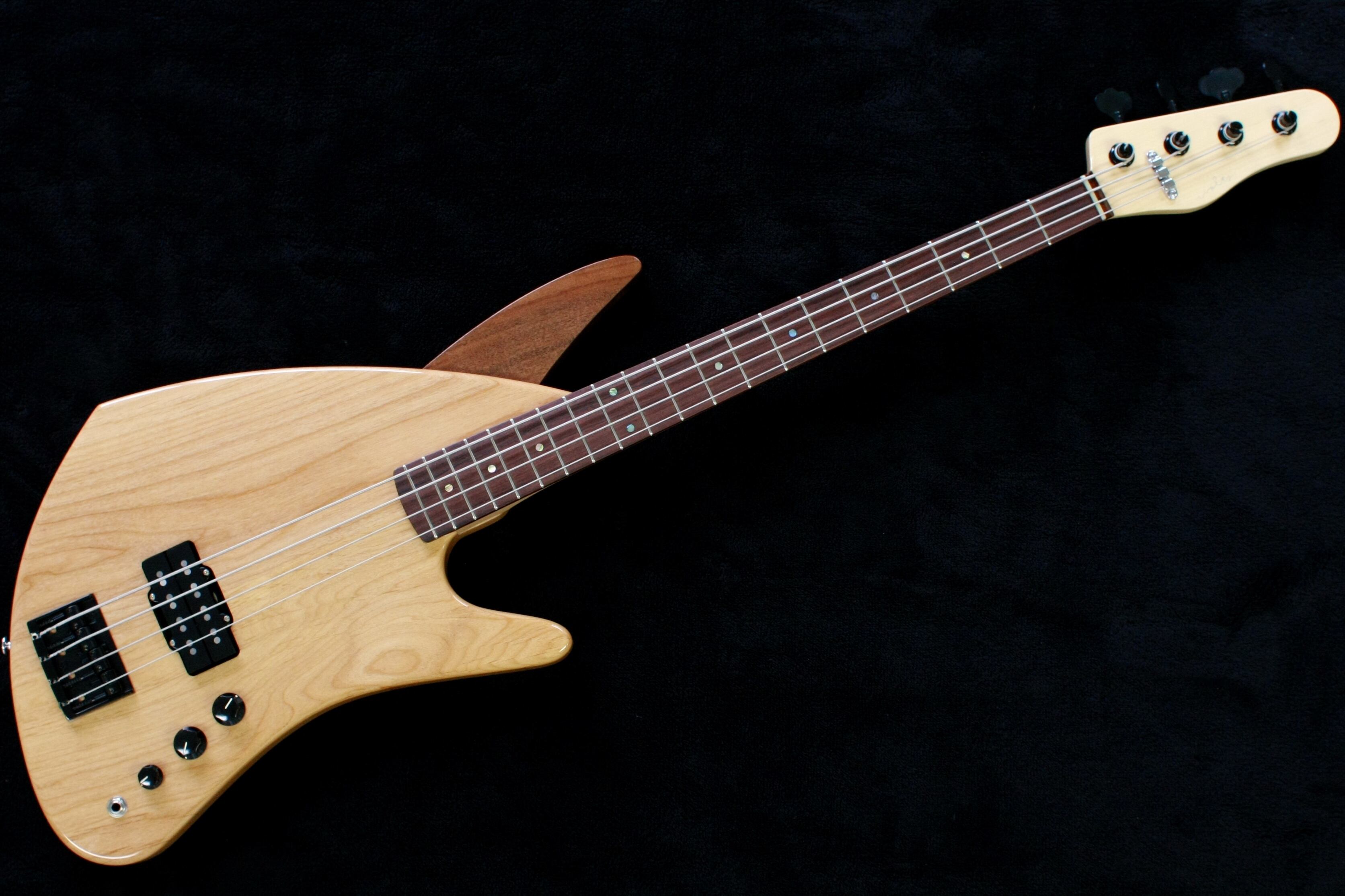 Waltz Bass 2019 "新古品” 塗装クラック、打痕キズありの為半額