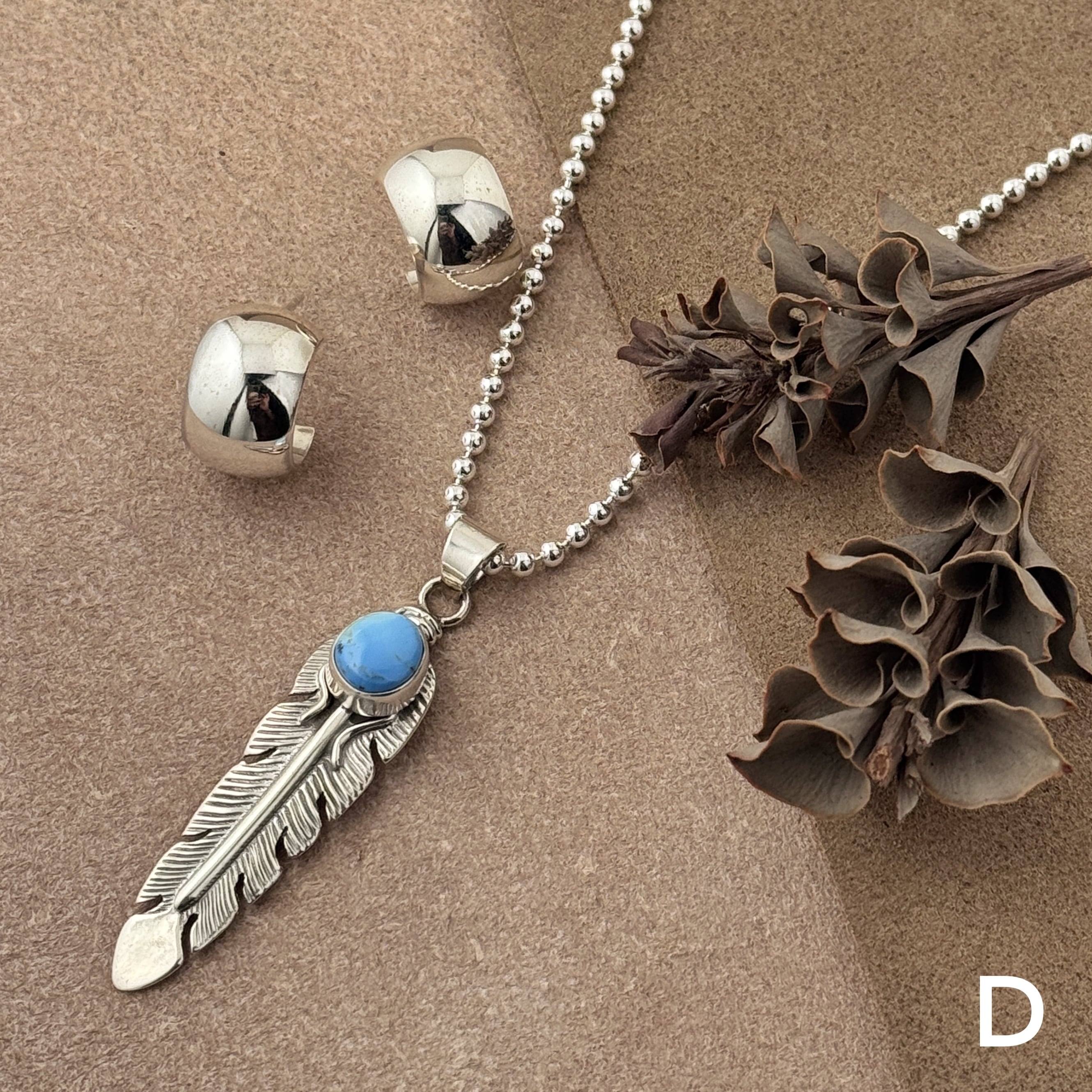 Indian Jewelry 》ゴールデンヒル ターコイズ フェザー ペンダント 羽
