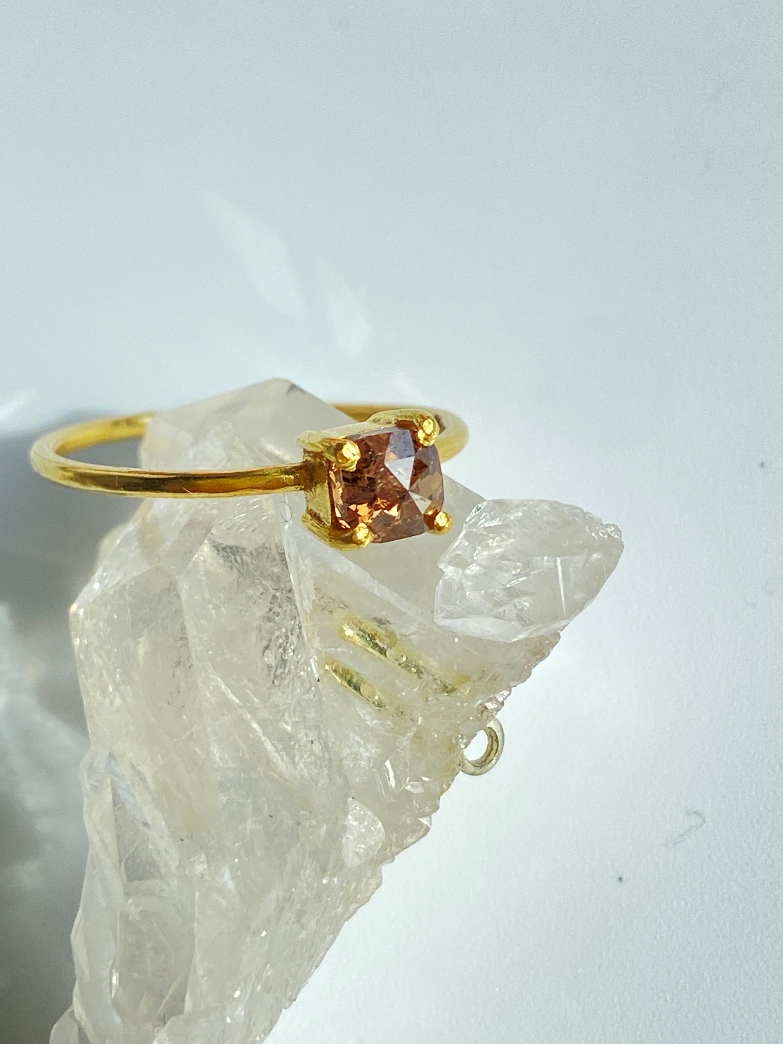 上品な輝きが眩しい 0.8ctブラウンダイヤモンドリング | enhance jewelry