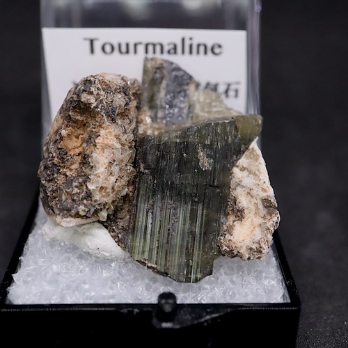 グリーン トルマリン 母岩付き 電気石 6.4g T662   鉱物　天然石　原石　パワーストーン