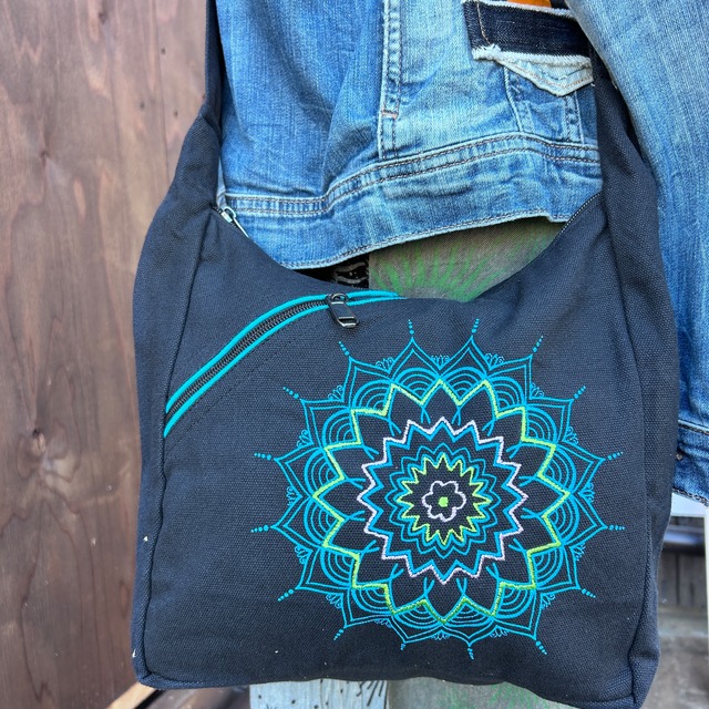 マンダラ刺繍ショルダーバッグ