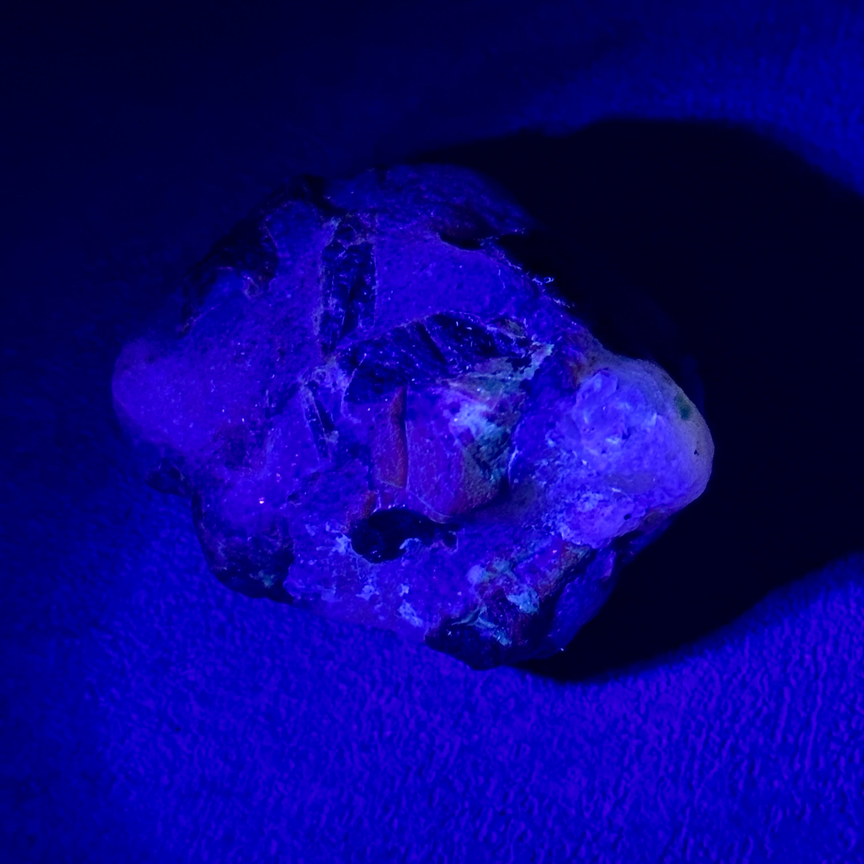 蛍光◎アフガナイト 原石72◇Afghanite◇ 天然石・鉱物