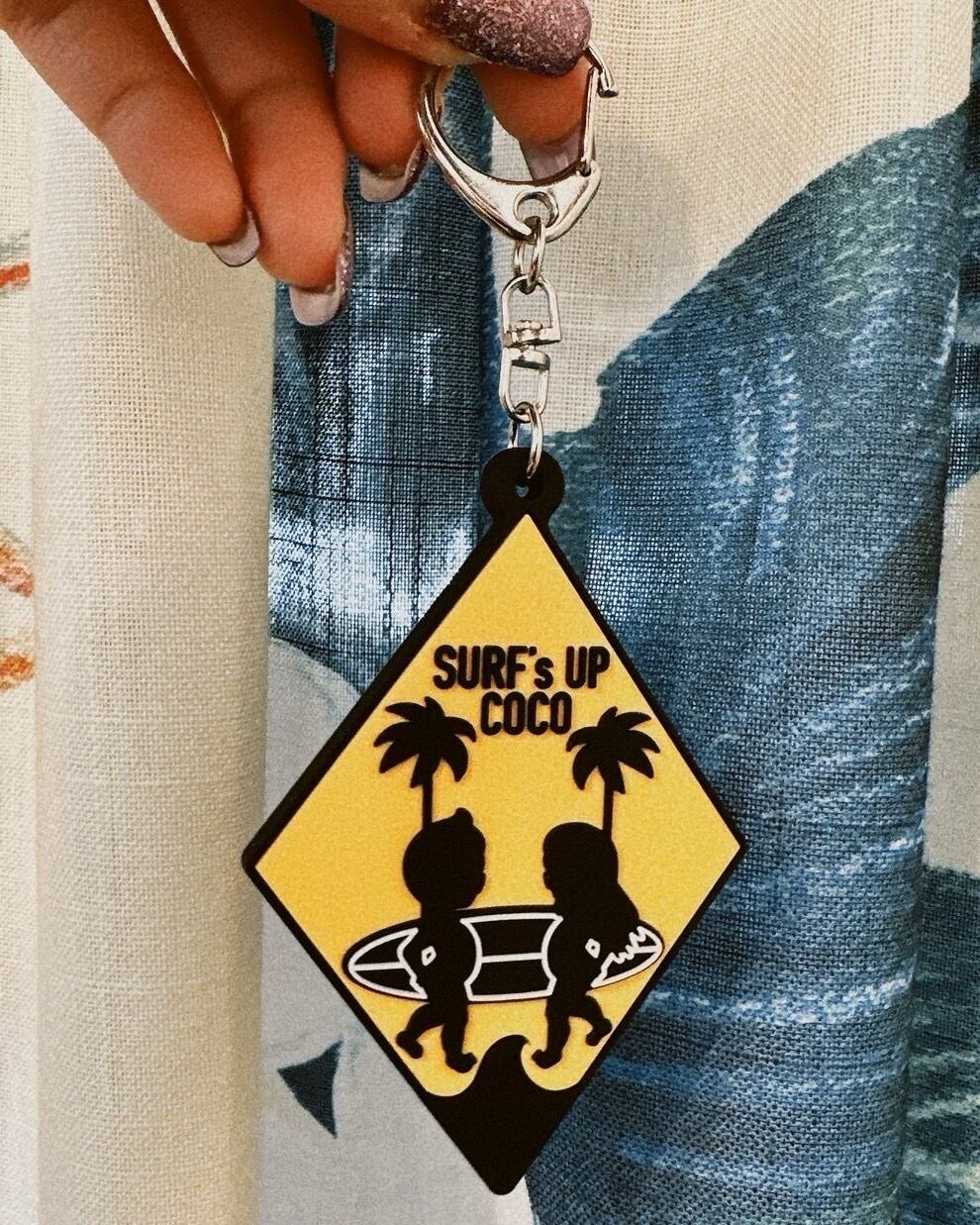 SURF’S UP COCO ラバーキーホルダー