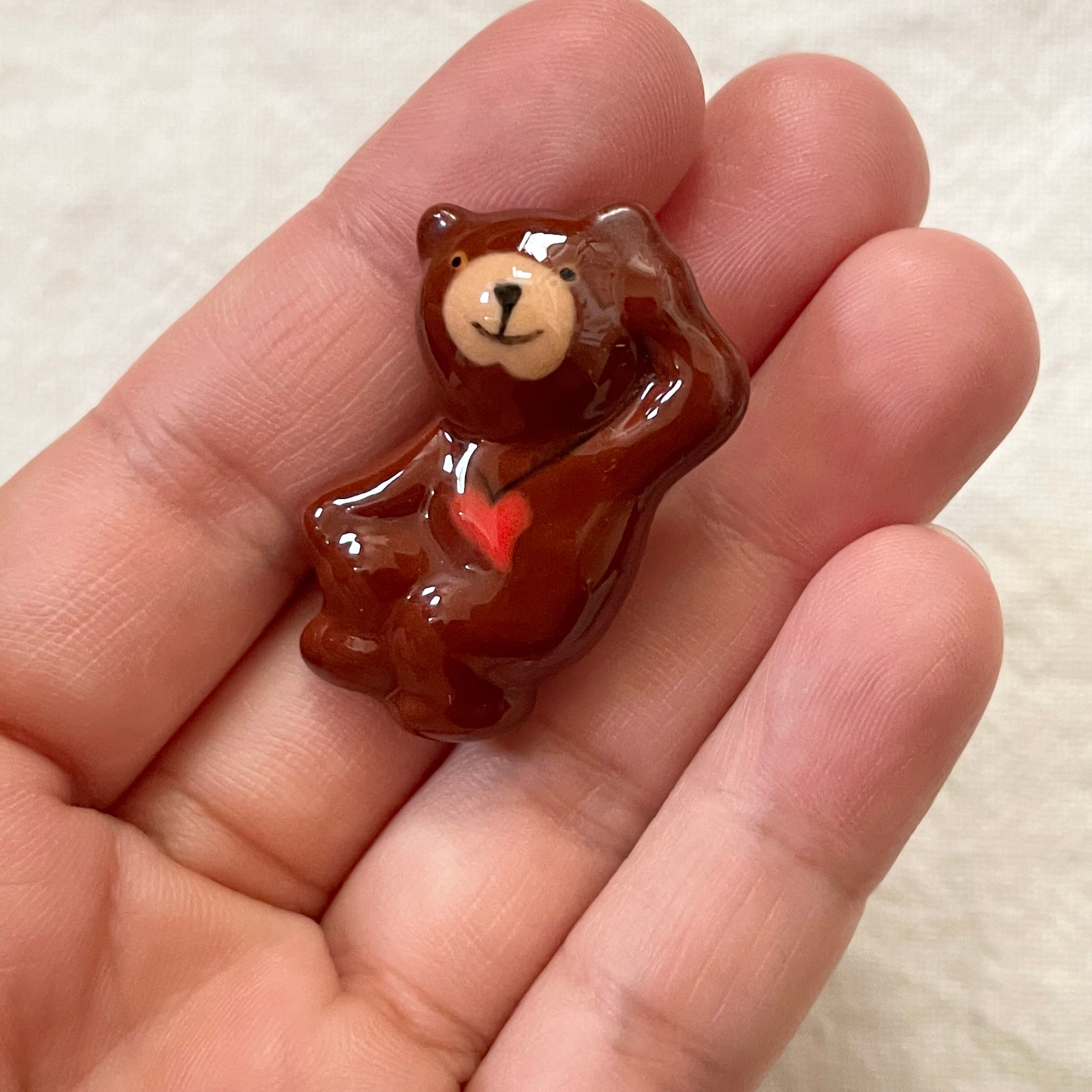 ツルっとしたクマのブローチ