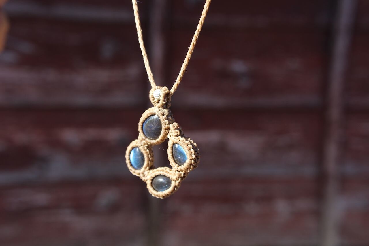 Labradorite mix micromacrame circulation  pendant