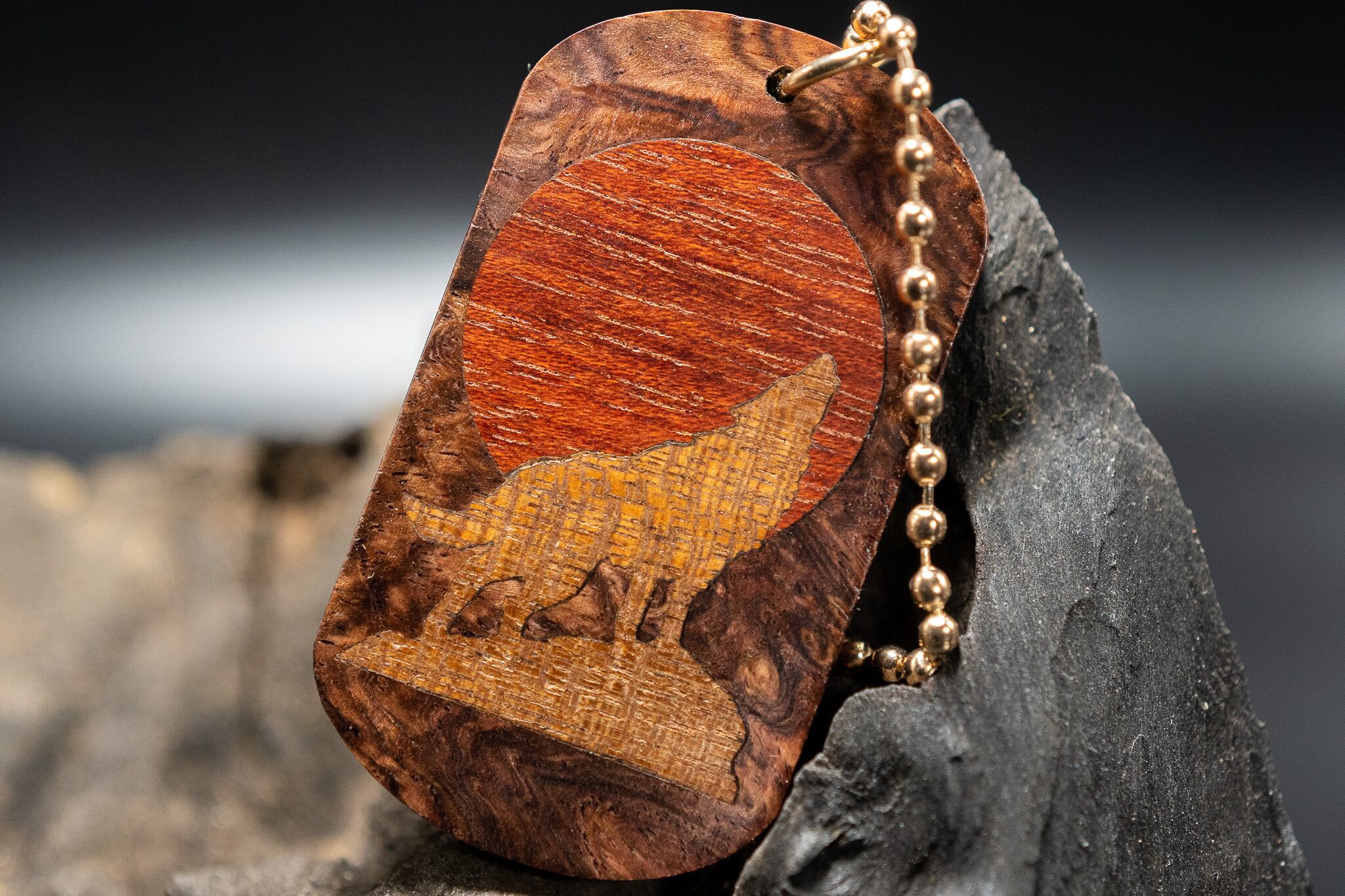 【最高峰の瘤材】ホンジュラスローズウッド瘤杢 ドッグタグ 象嵌 月と狼