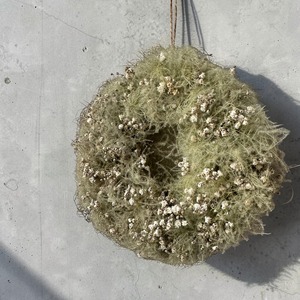 スモークツリーとかすみ草のリース