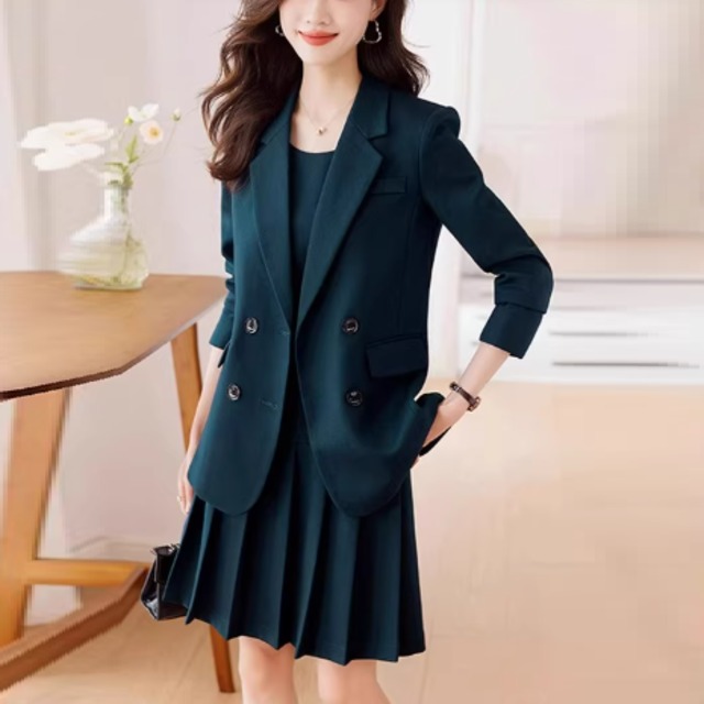 【送料無料】 ミニドレス 3色 2点セット カラードレス Uネック エレガント 可愛い 大人可愛い きれいめ シンプル カジュアル シック コンサバ 華やか 大人 上品 おしゃれ お洒落 主役級 こなれ感 高見え 無地 秋 冬 20代 30代 レディース 女性用 結婚式 二次会 パーティ 演奏会 フォーマル 着回し 普段使い ファッション コーデ スタイル 楽ちん 体型カバー 美脚 脚長 定番 垢抜け 存在感 ホワイト グリーン グレー ジャケット ワンピース プリーツ ボタン 襟