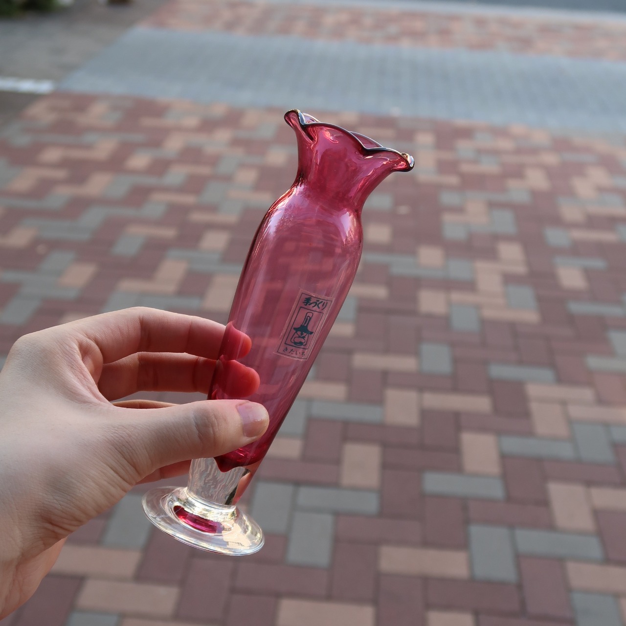 ピンクのチューリップのような花瓶