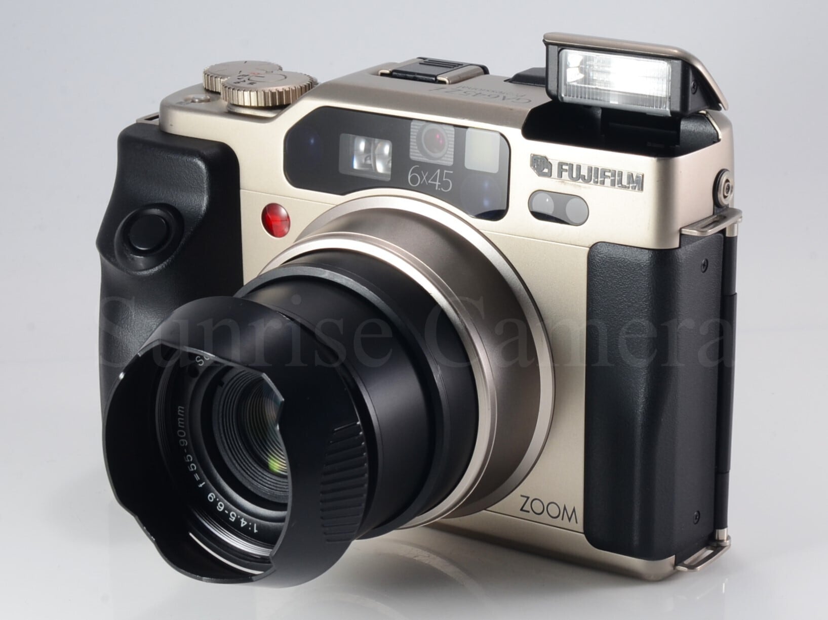 FUJIFILM GA645Zi Professional / SUPER EBC FUJINON 55-90mm F4.5-6.9